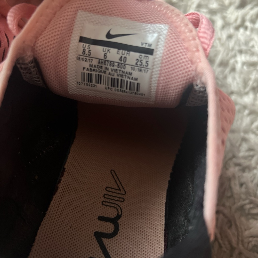 Nike 270 shoes - Picture 2 of 4